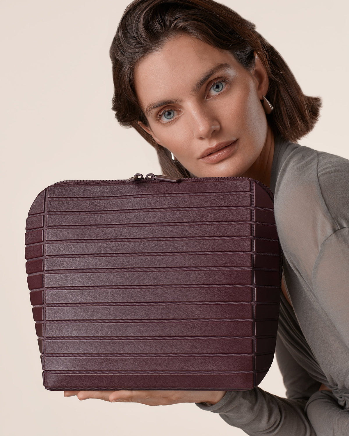 Why a Makeup Bag Is the Perfect Gift for Her This Holiday