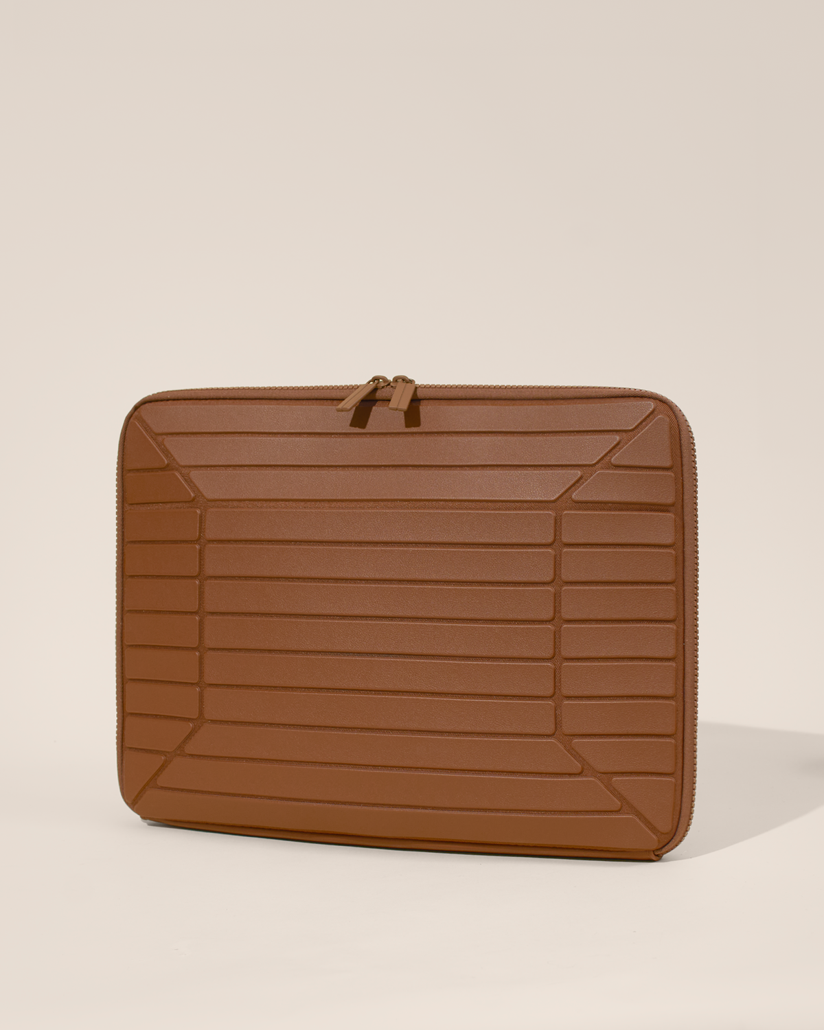 Closed Afform 15" vicuna (brown) Laptop Case closed, exterior view showing structured horizontal bar detail and zipper closure